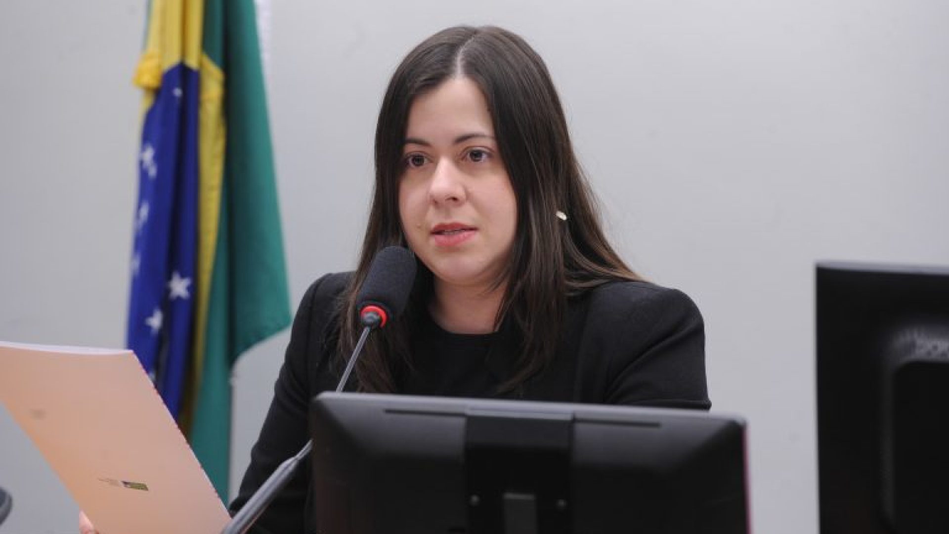 – Audiência Pública – Tribuna das mulheres e discussão e votação de propostas legislativas. Dep. Sâmia Bomfim (PSOL-SP)