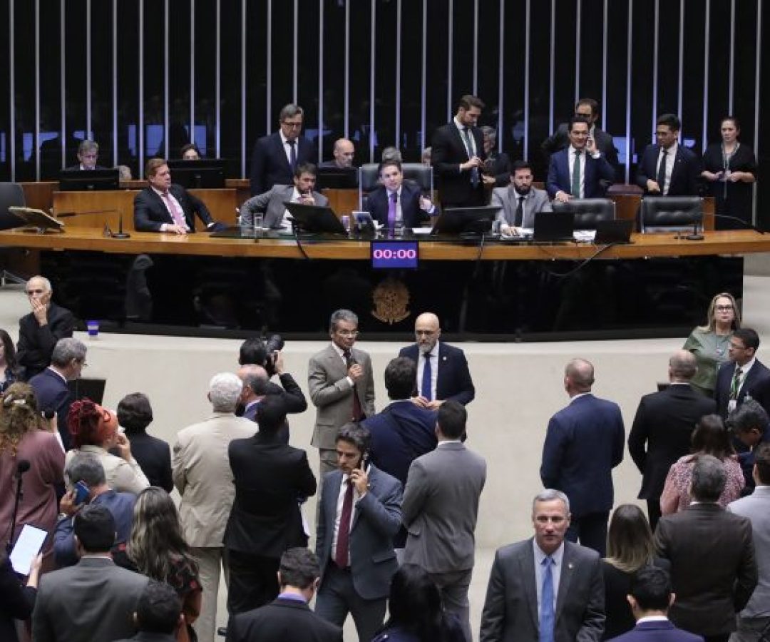 Discussão e votação de propostas legislativas.