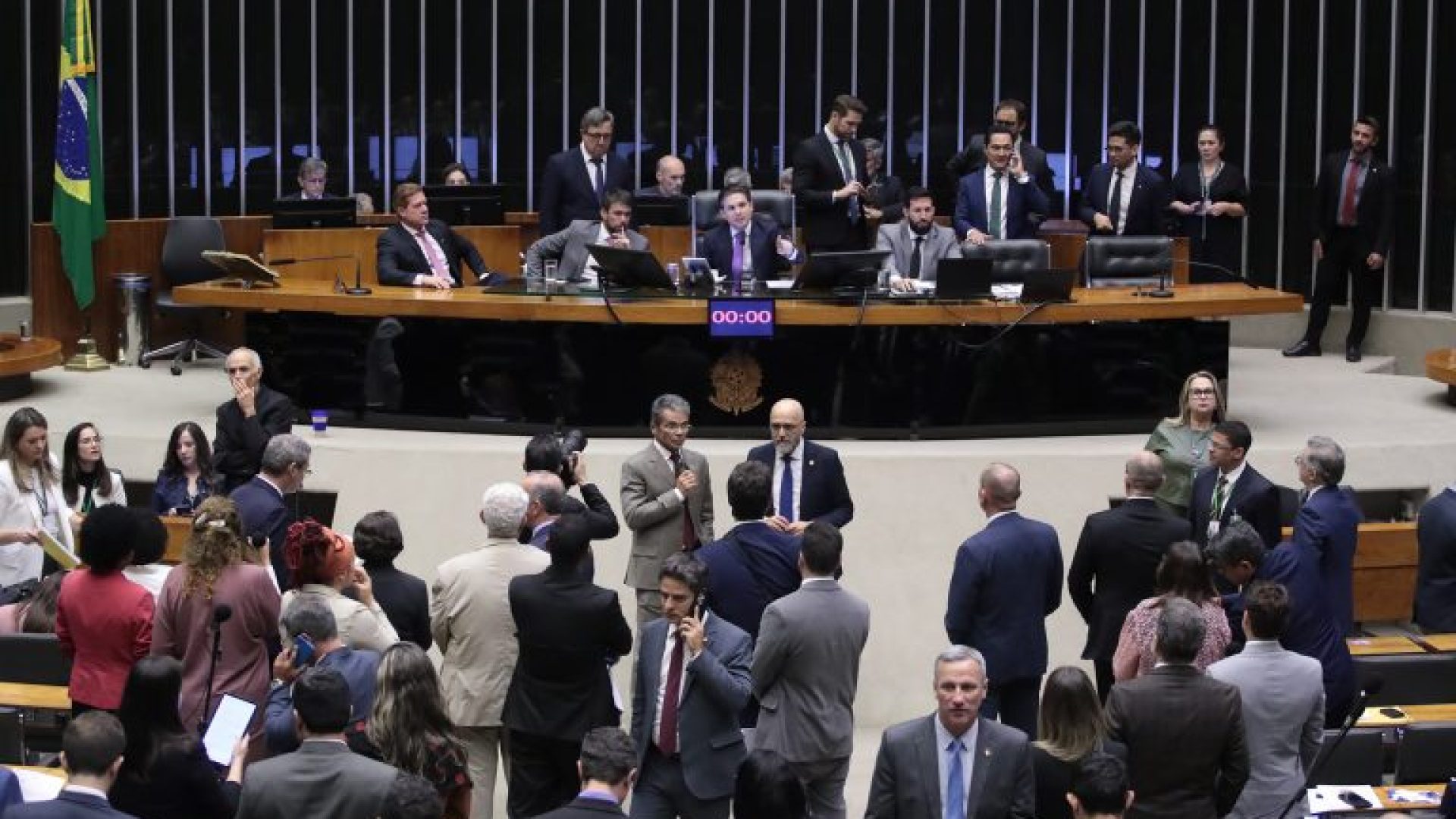 Discussão e votação de propostas legislativas.