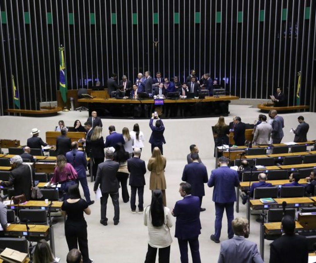 Discussão e votação de propostas legislativas.