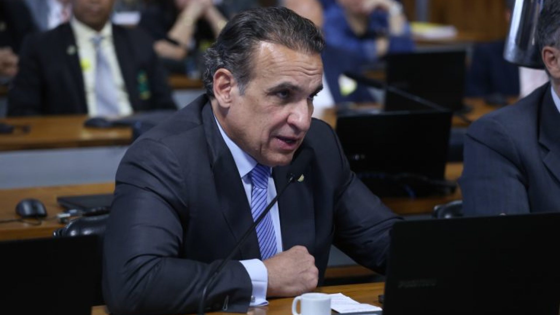 Dispõe sobre a isenção da cobrança da taxa de verificação Inicial e subsequente de taxímetro. Dep. Hugo Leal (PSD - RJ)