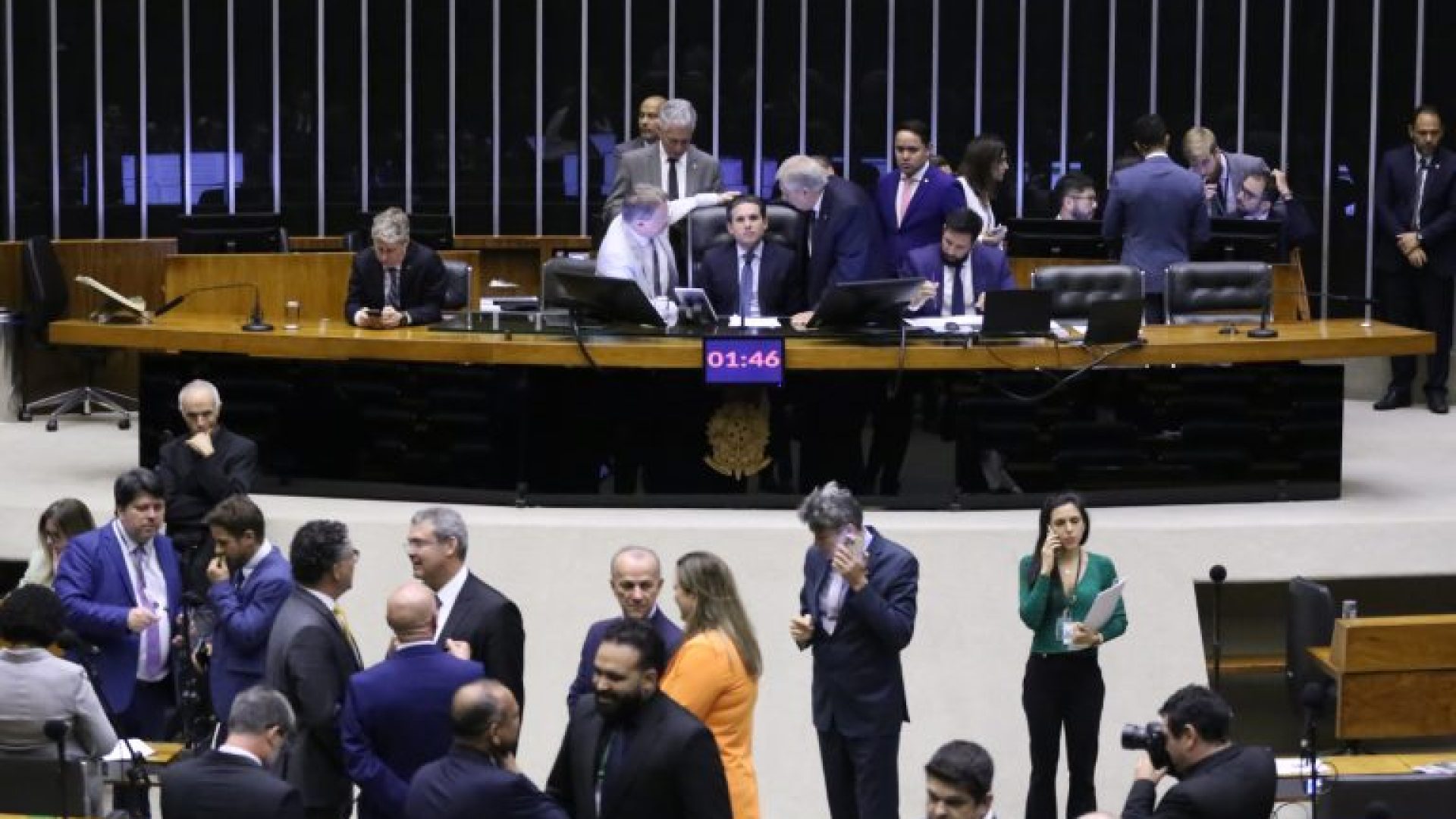 Discussão e votação de propostas legislativas.
