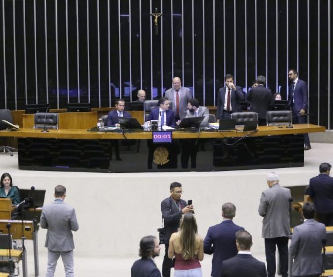 Discussão e votação de propostas legislativas.