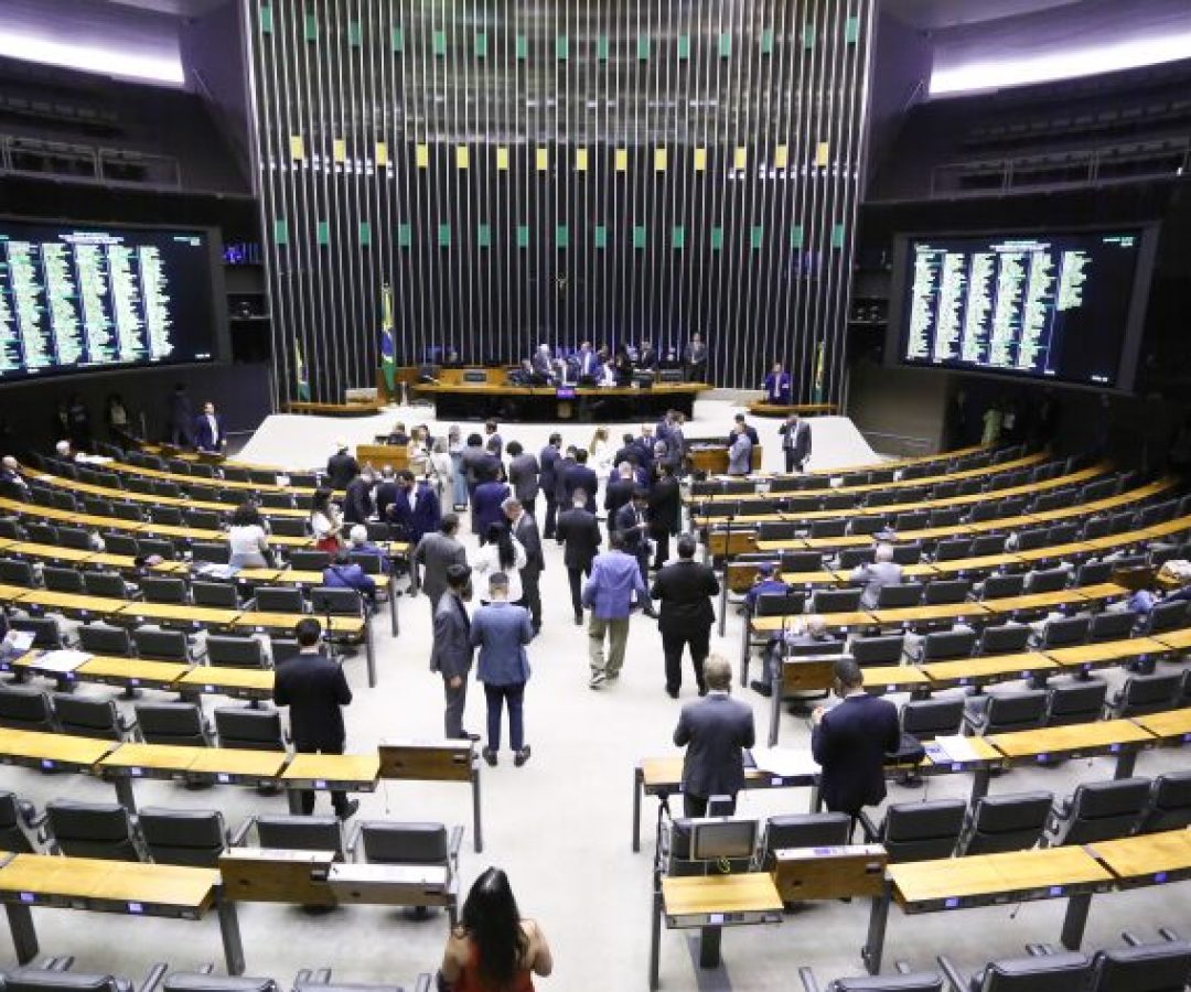 Discussão e votação de propostas legislativas.