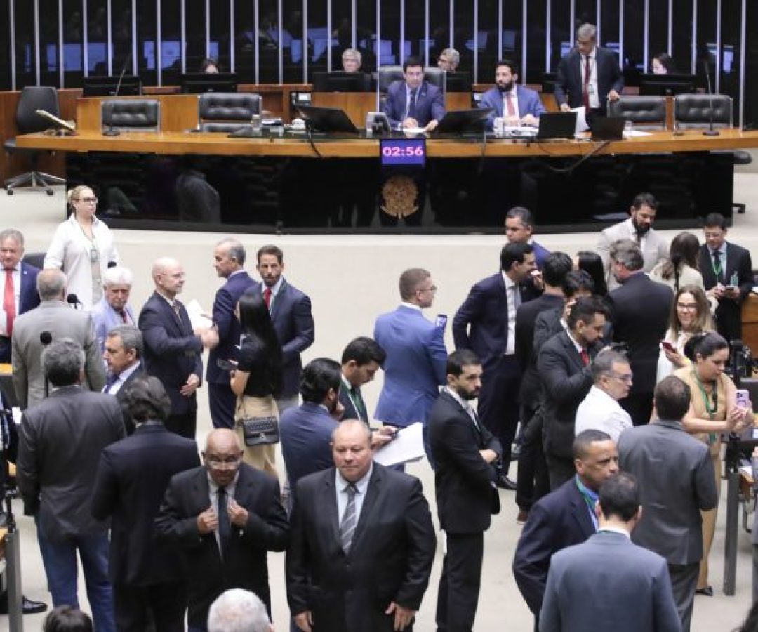 Discussão e votação de propostas legislativas.