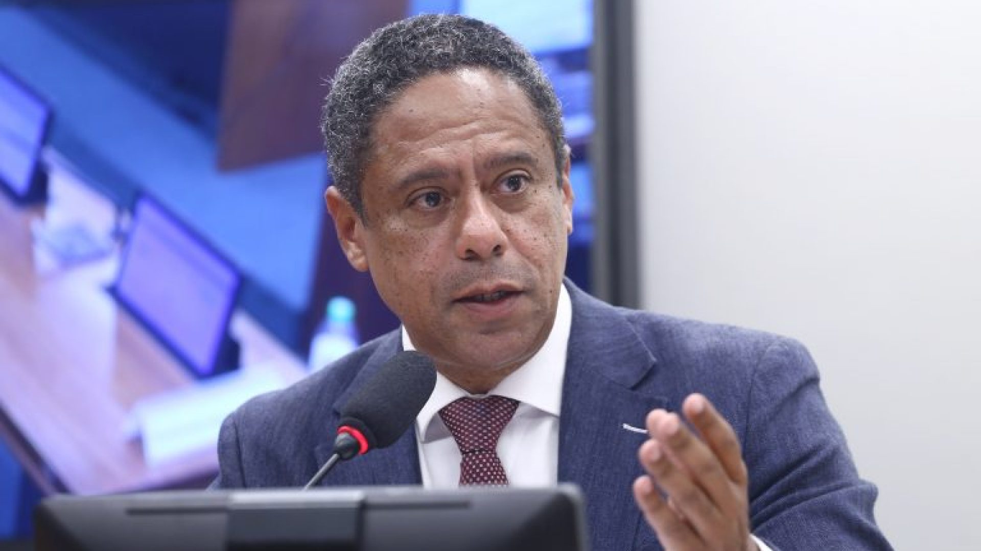 Discussão e votação do parecer do relator. Dep. Orlando Silva (PCdoB - SP)