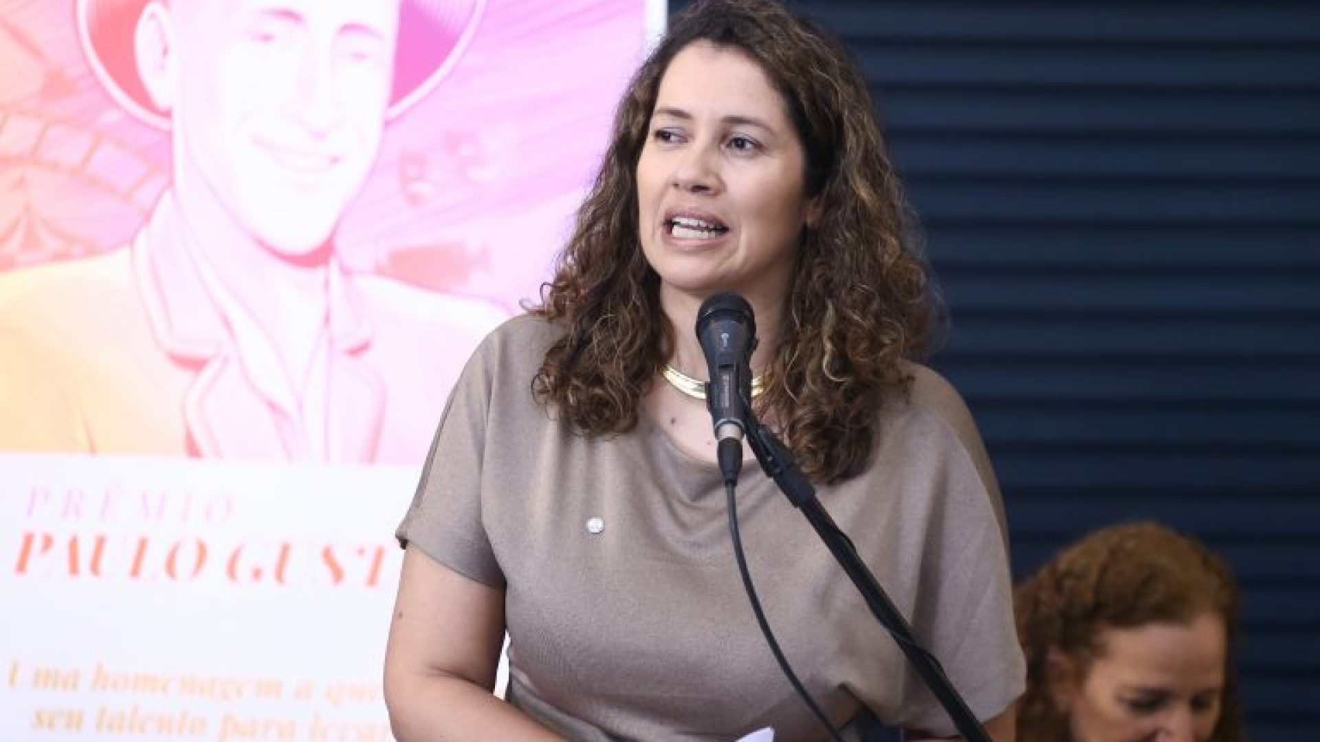 Deputada Denise Pessôa (PT-RS) na solenidade de entrega do Prêmio Paulo Gustavo 2025, na Câmara dos Deputados