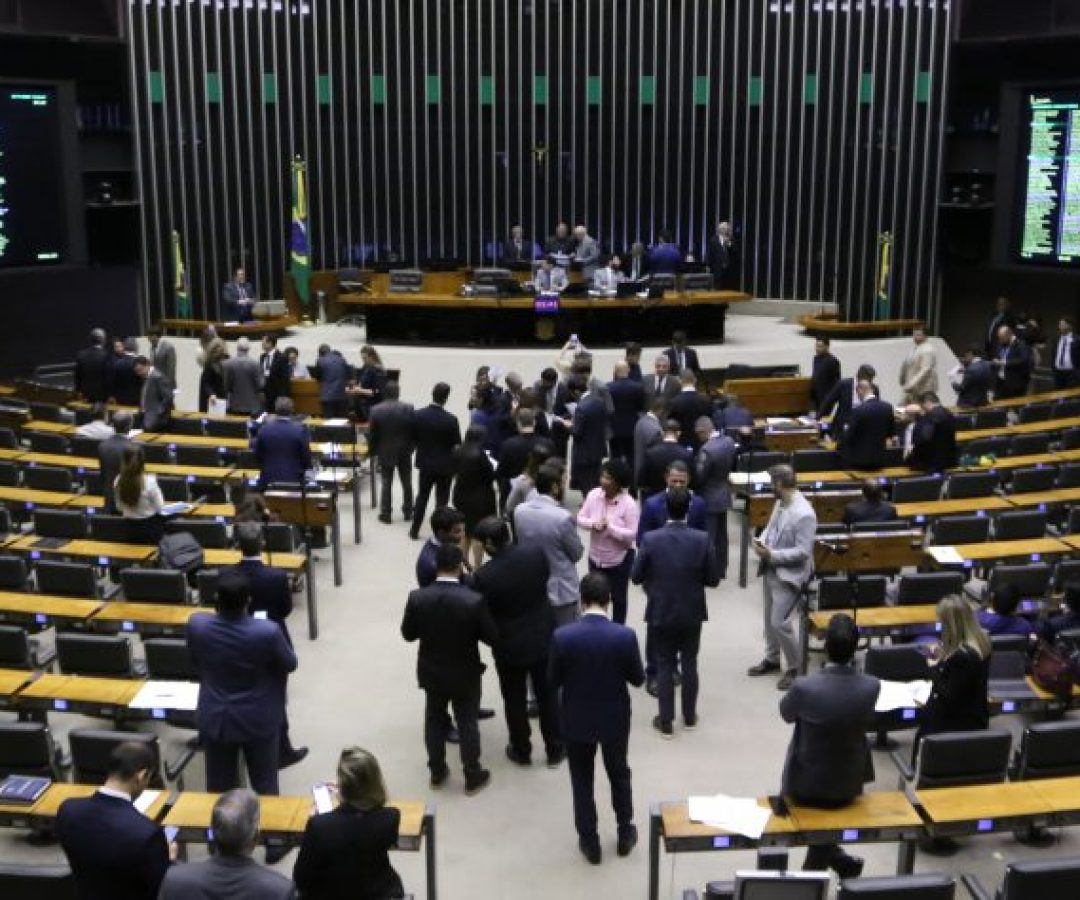 Discussão e votação de propostas legislativas.