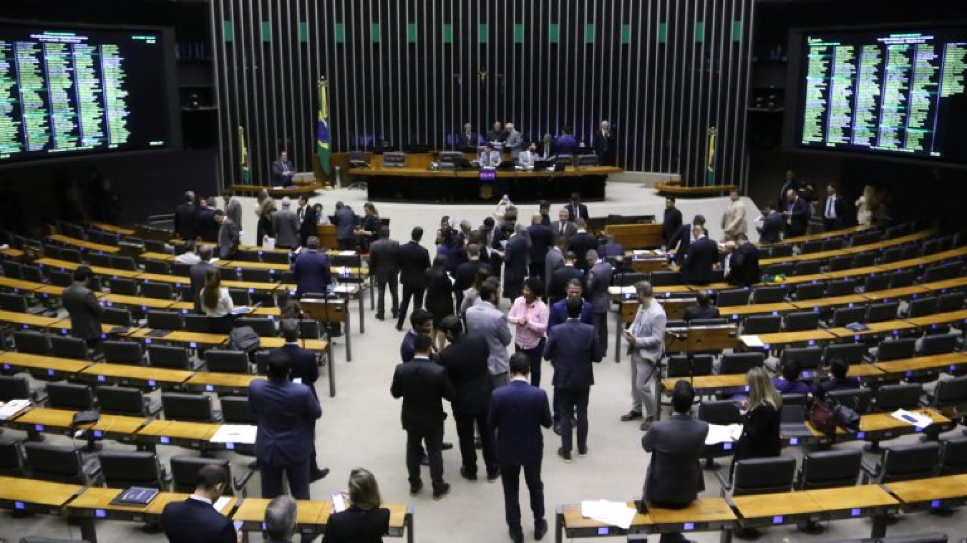 Discussão e votação de propostas legislativas.