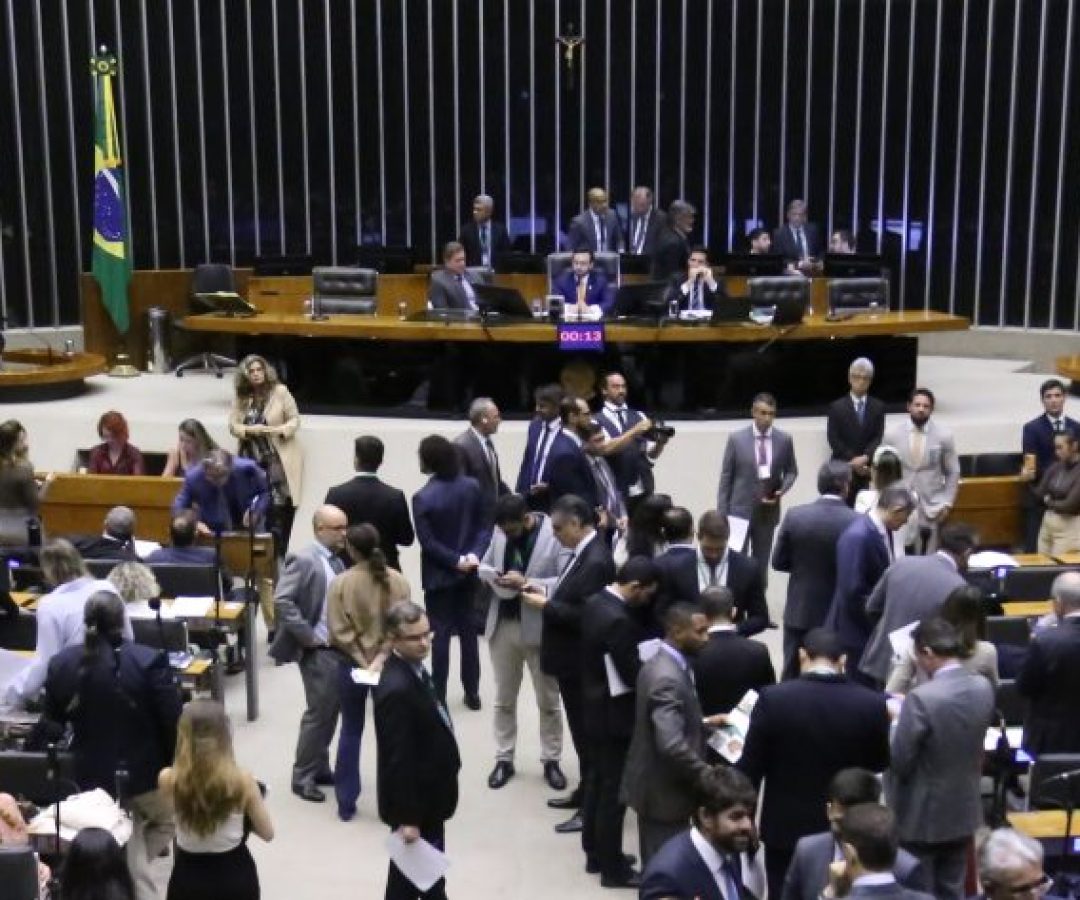 Discussão e votação de propostas legislativas.