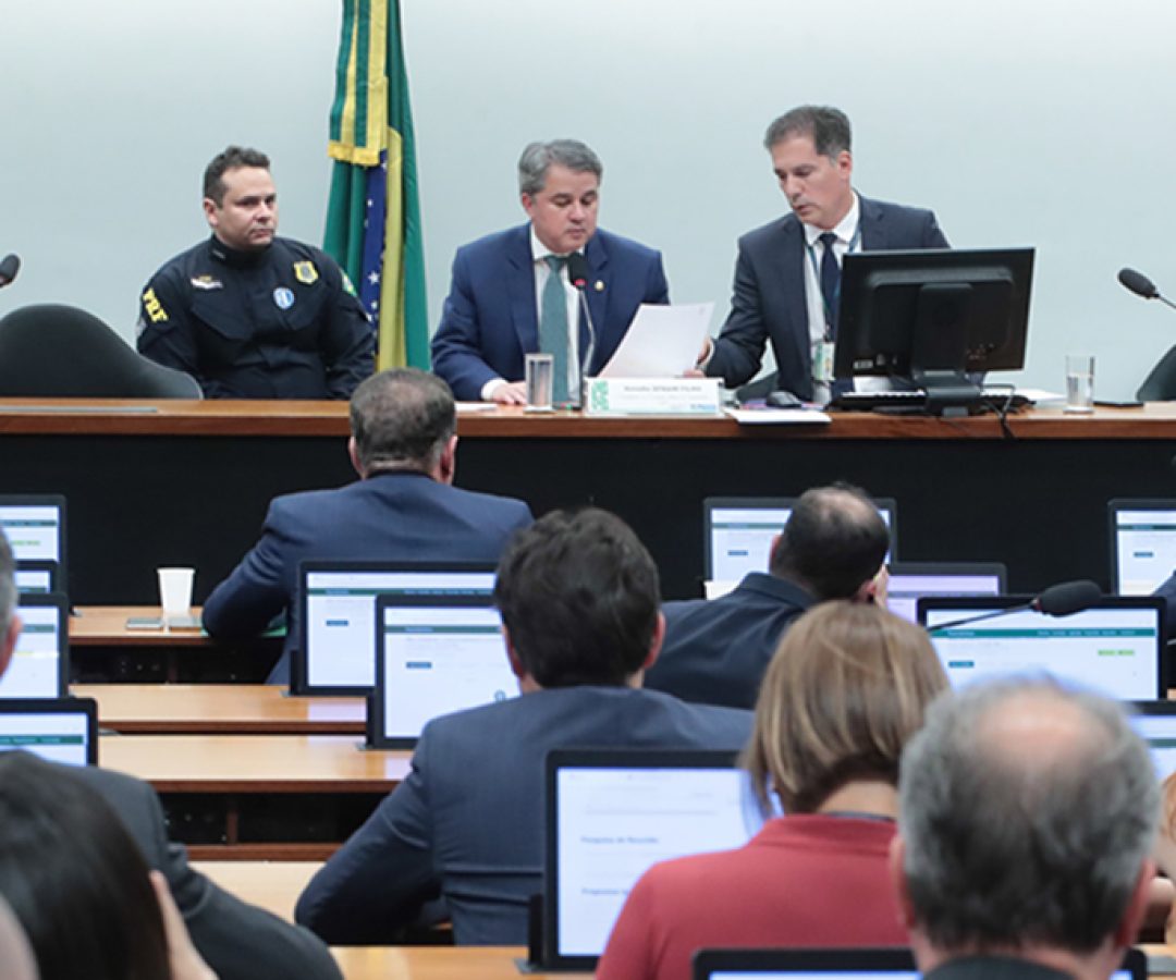 Aprovada em comissão, LDO deve ser votada pelo Congresso nesta quinta — Senado Notícias