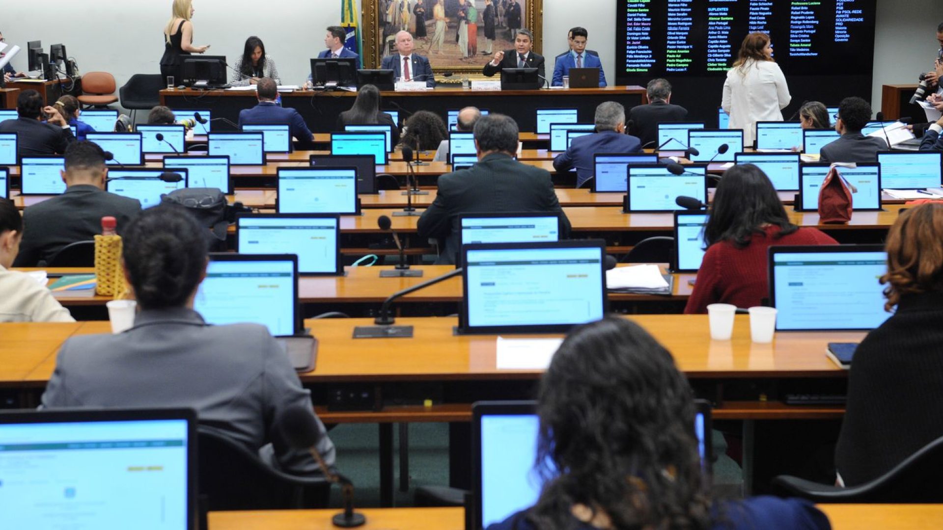 CCJ da Câmara aprova cassação de Carla Zambelli