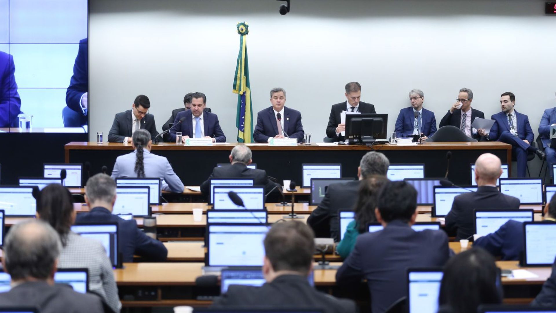Comissão do Congresso aprova Orçamento de 2026