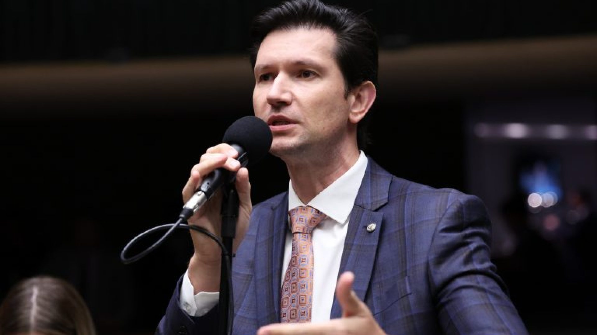 Câmara aprova isenção de multas em remarcação de voos para candidatos a concursos