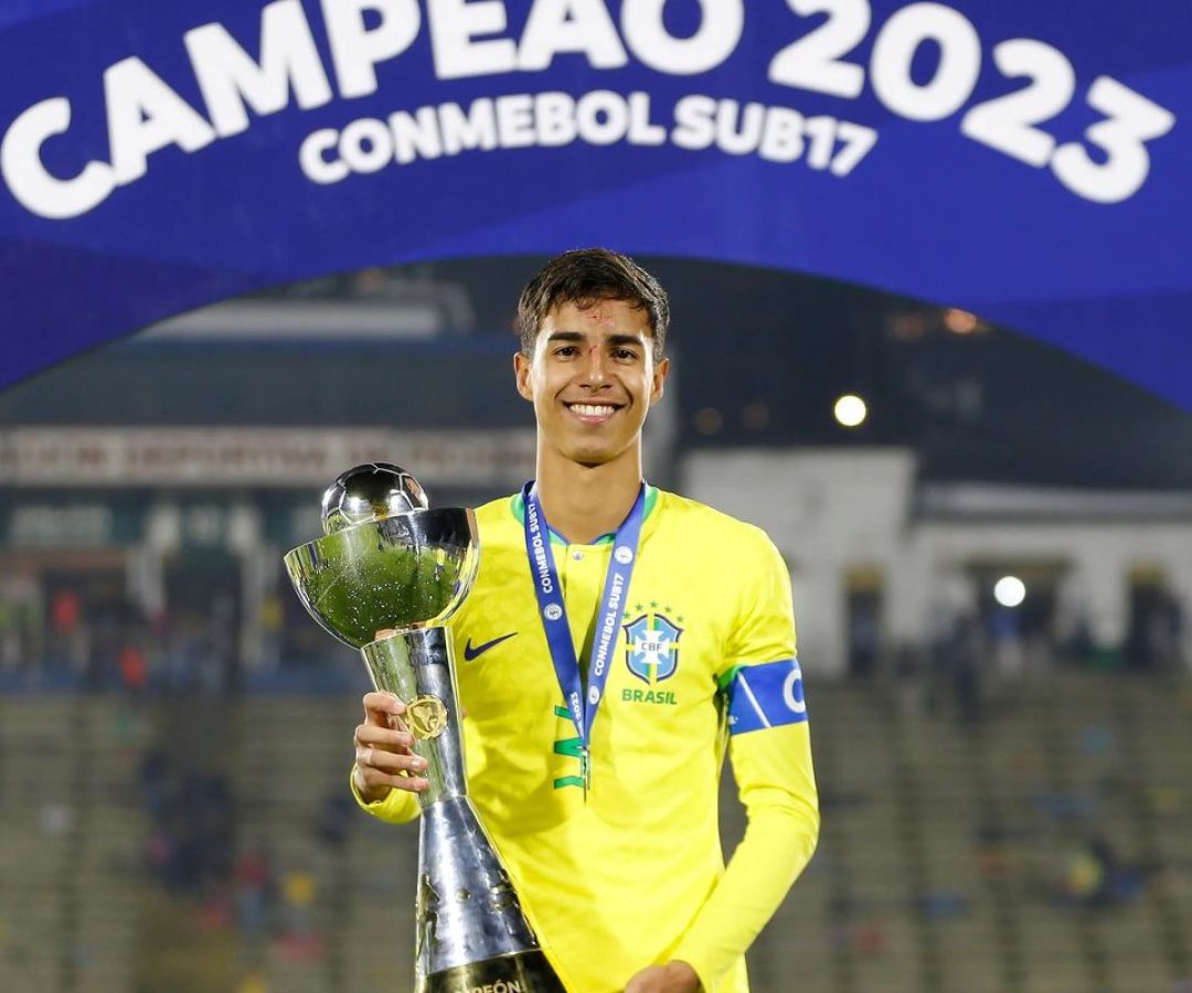 Carlo Ancelotti convoca o zagueiro Vitor Reis, do Girona