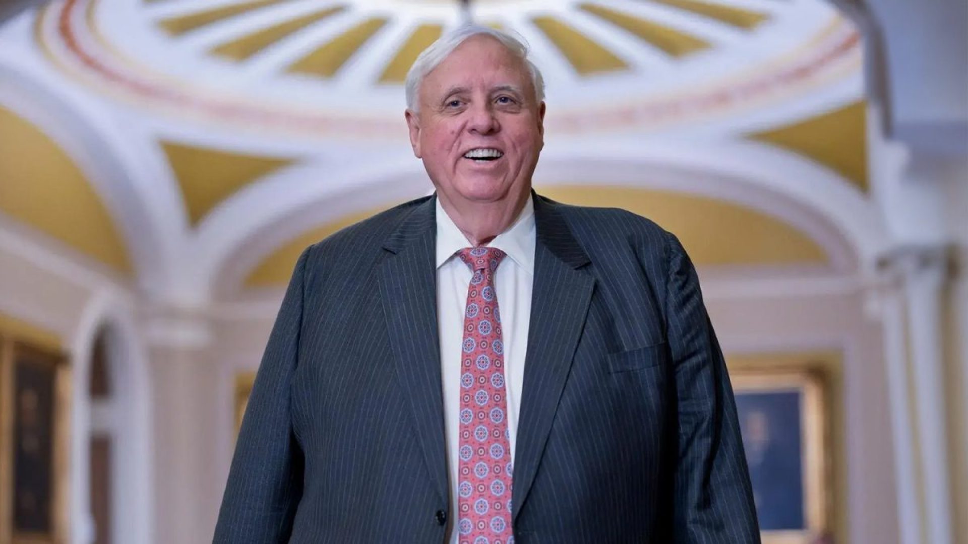 Como Um Ex-bilionário se Tornou Um dos Senadores Americanos Mais Pobres do País