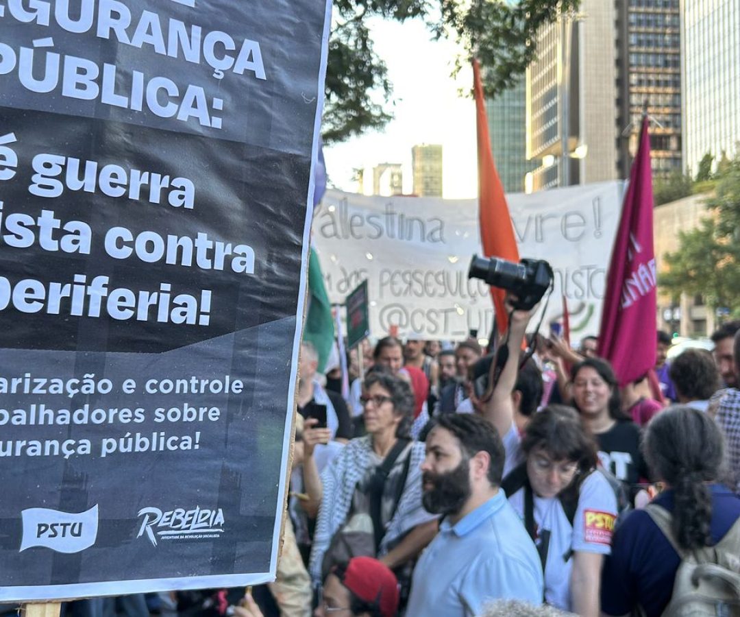 Cordão da Mentira faz ato na Paulista para lembrar Crimes de Maio