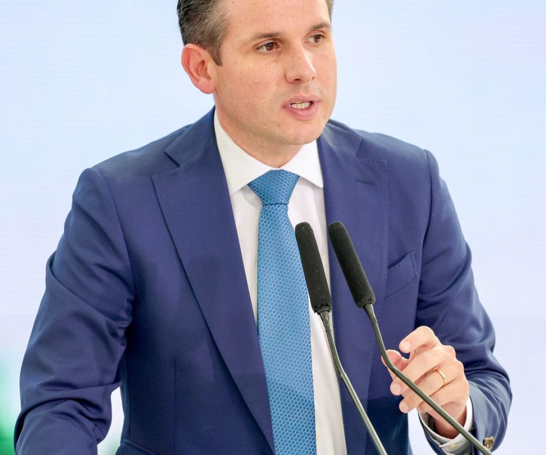 Fim da Escala 6x1 pode ser votado em maio, diz presidente da Câmara