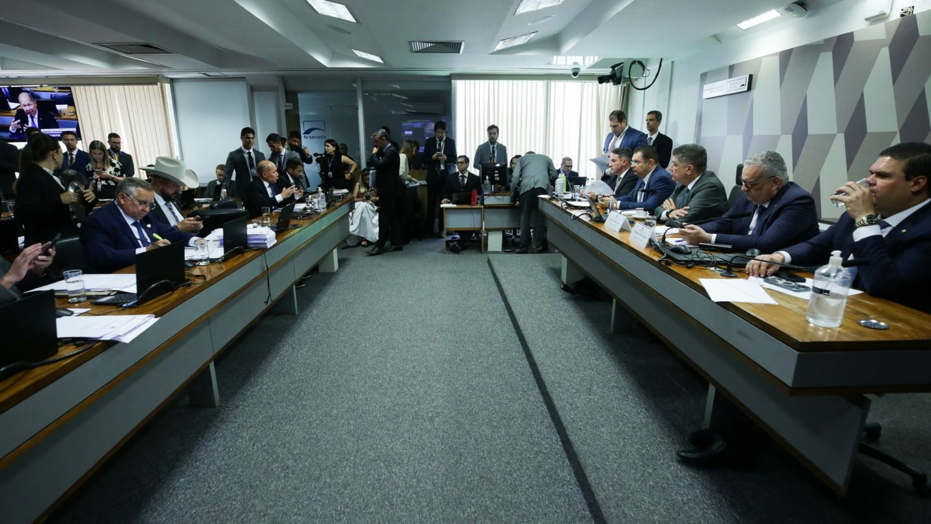 CPMI cancela sessão após investigados apresentarem atestado e HC