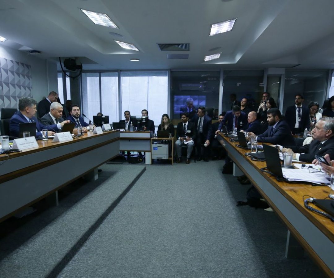 Dino autoriza silêncio de presidente de sindicato na CPMI do INSS