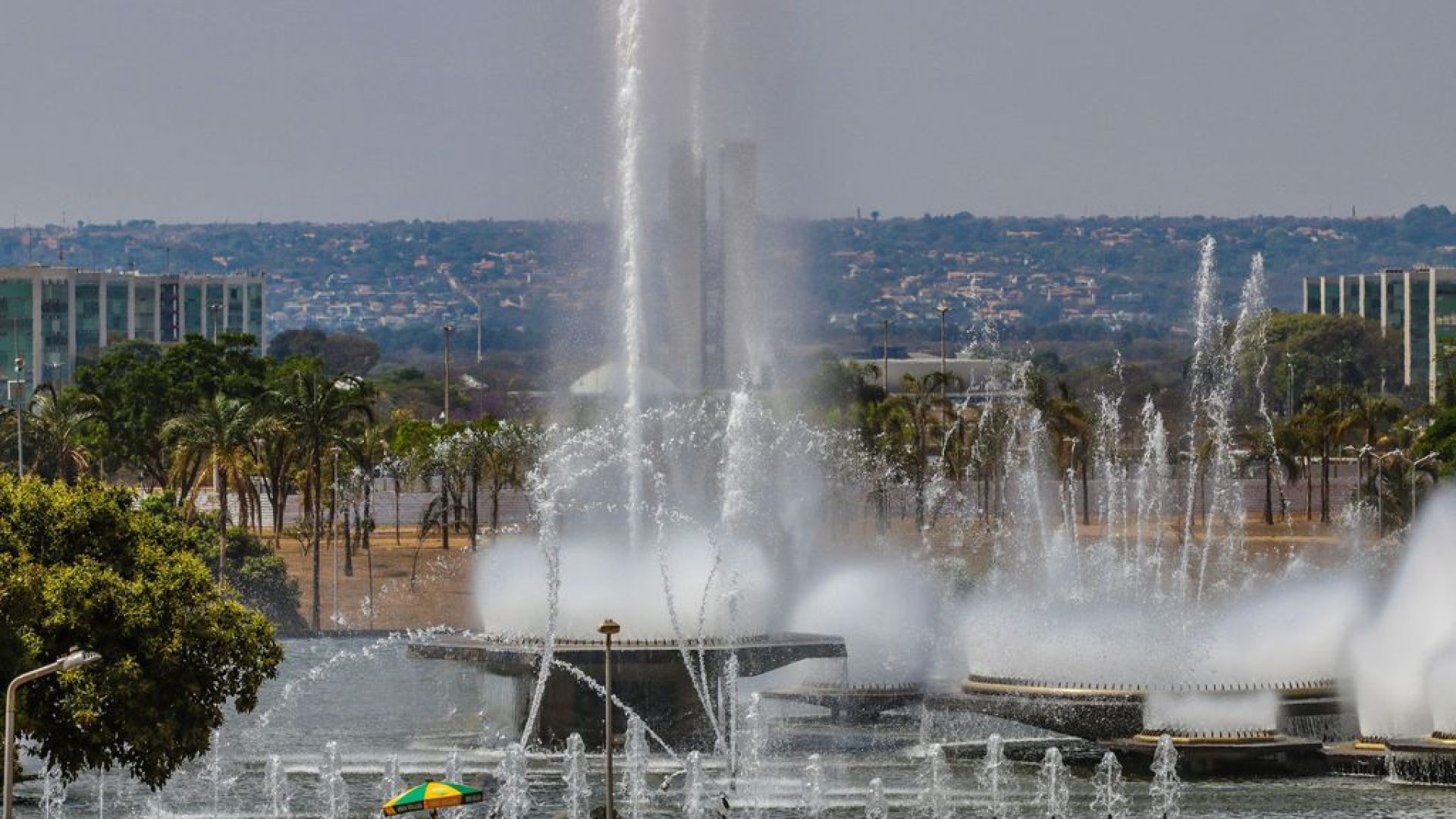 Semana começa com calor e possibilidade de chuva em Brasília