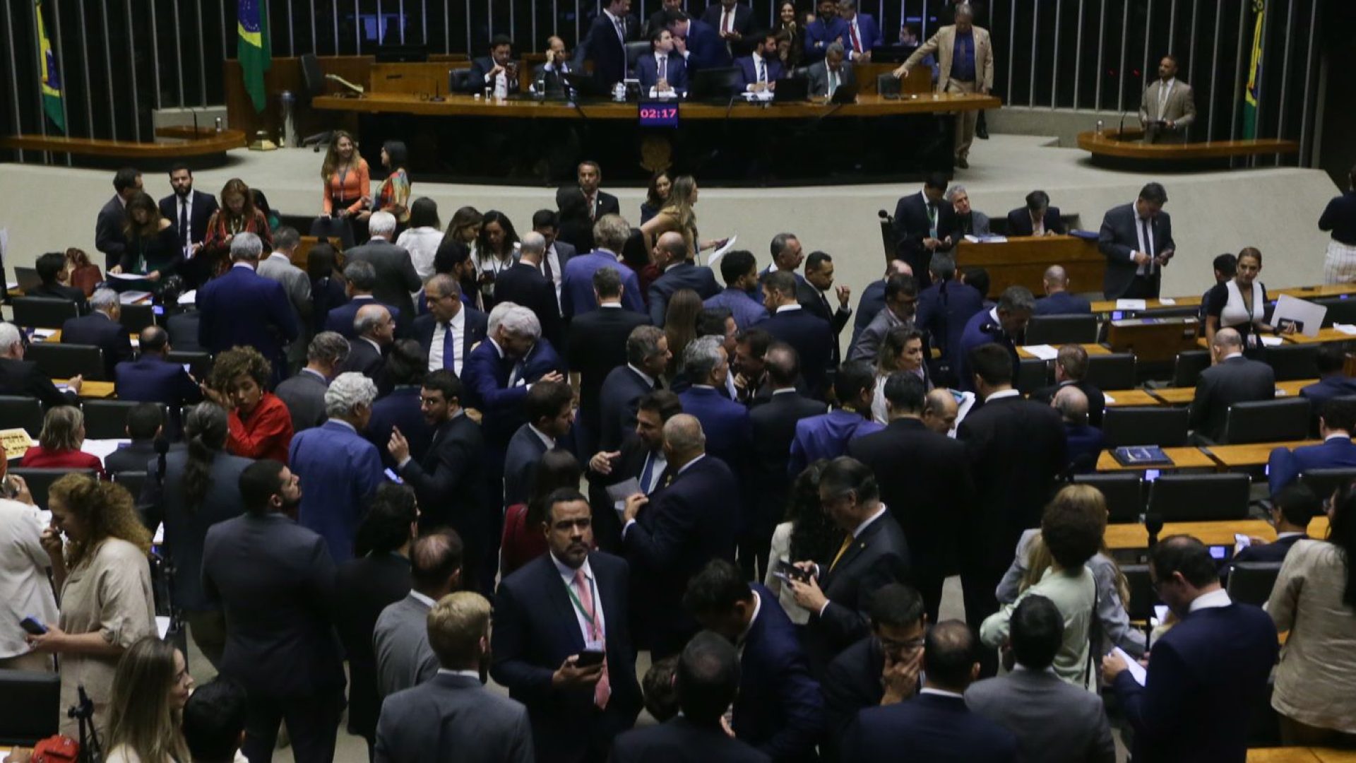 Câmara aprova isenção do IR para quem ganha até R$ 5 mil