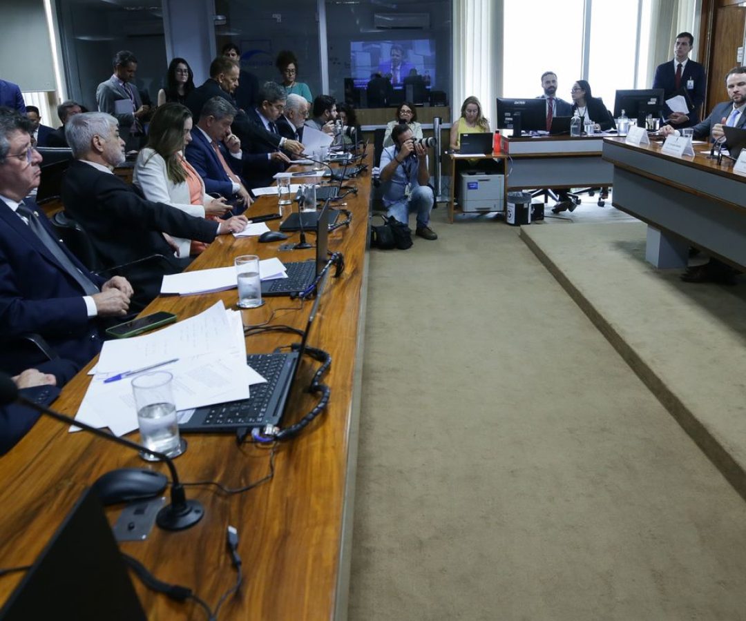 Haddad diz que cortar benefícios tributários é combater privilégios