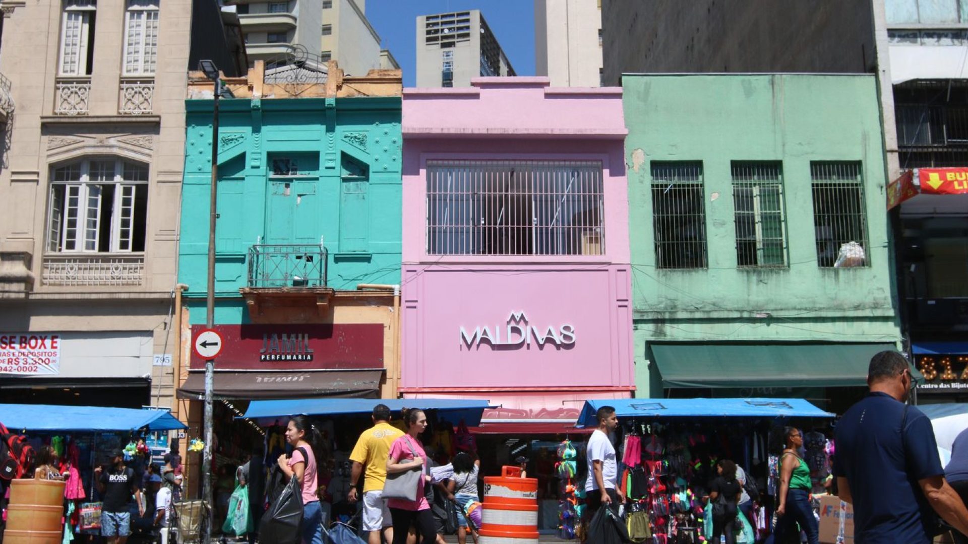 Consumo das famílias compensa juros e leva desemprego ao menor nível