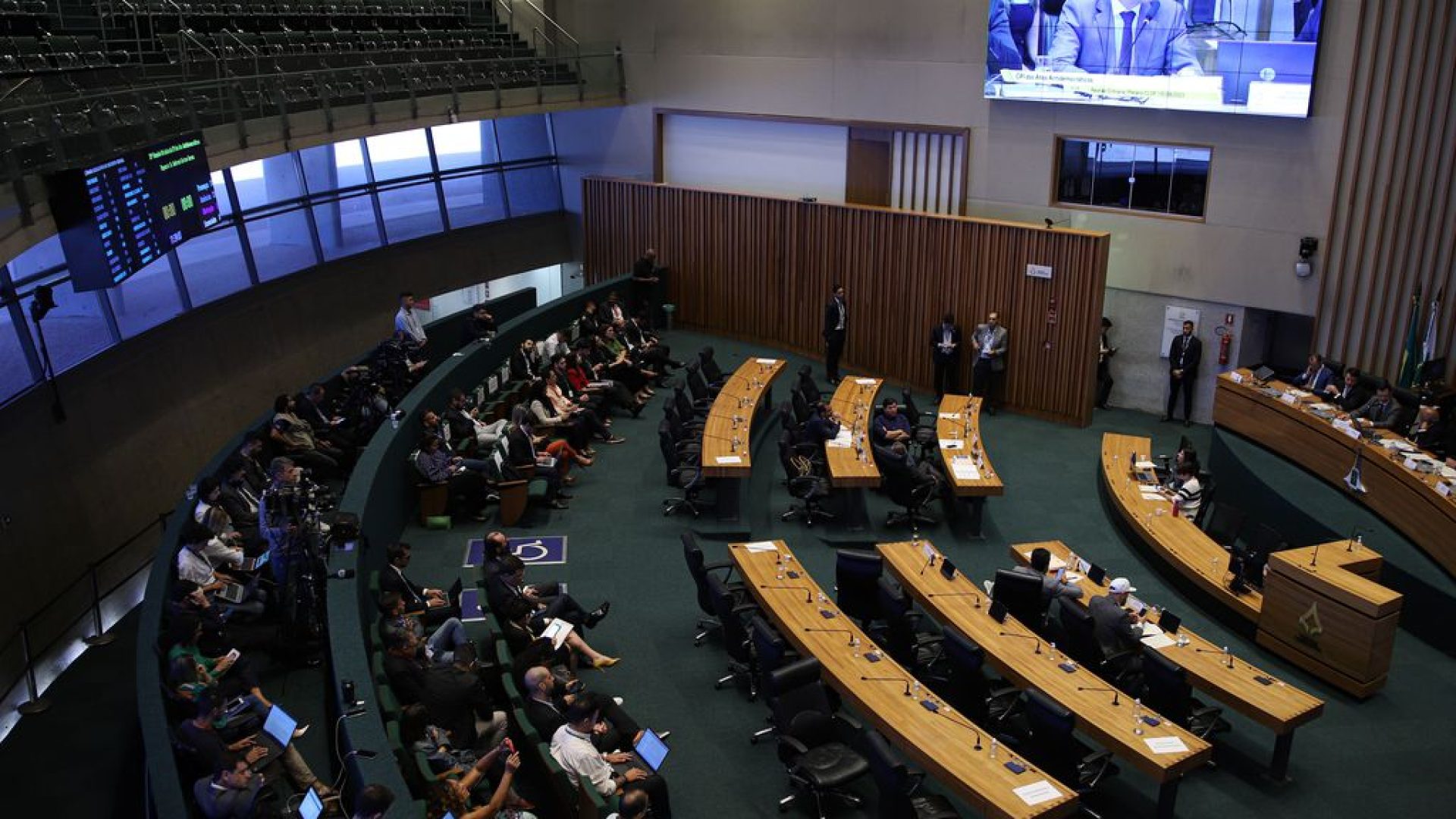 CLDF aprova criação de novos cargos comissionados na Casa