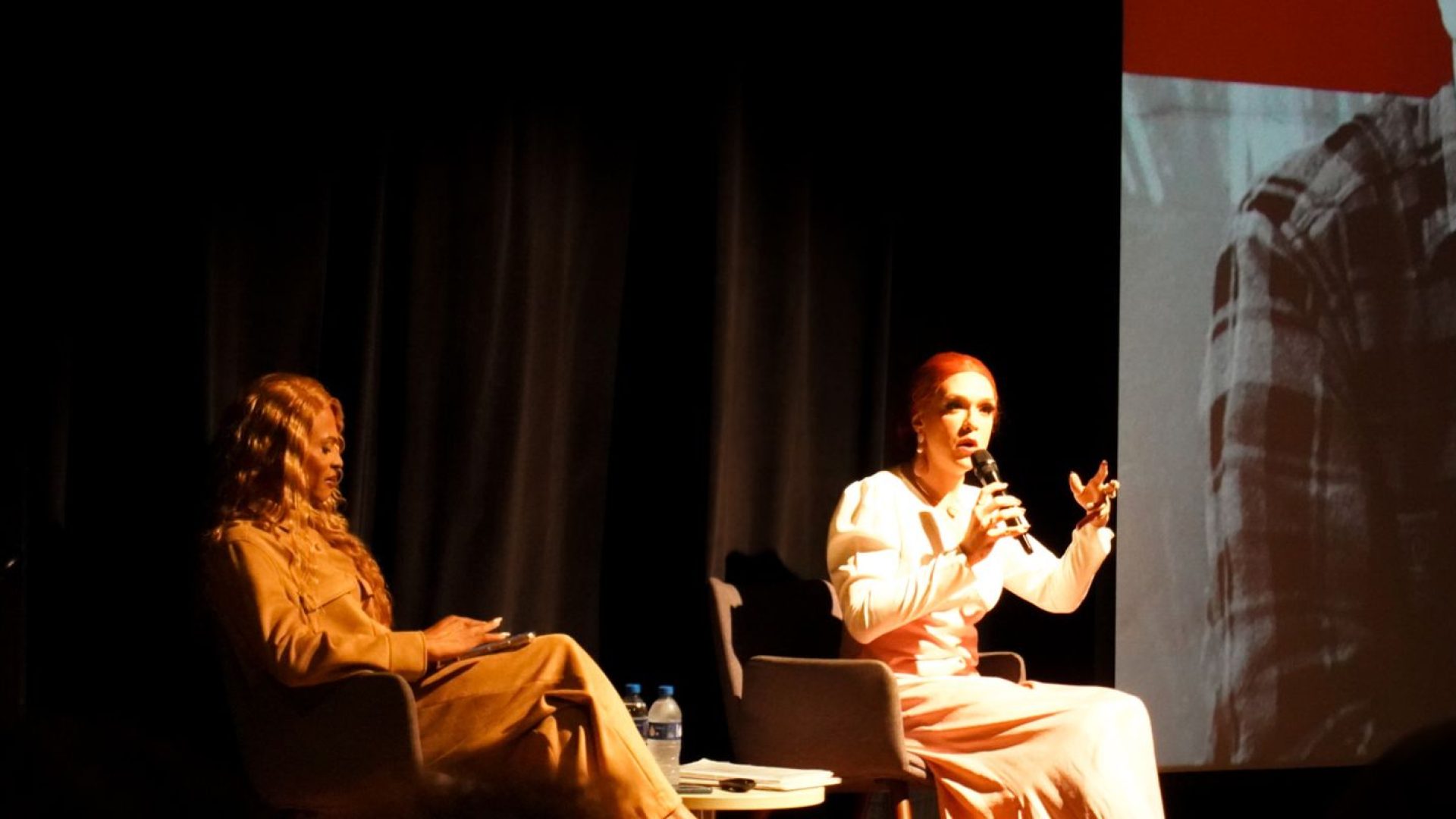 Em evento drag, Rita von Hunty ataca “capitalismo de plataforma”