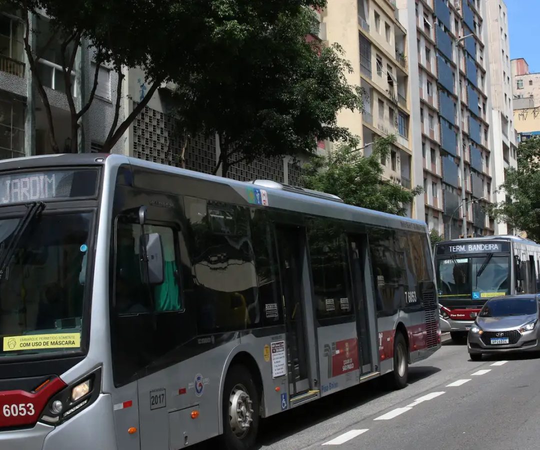 Livro debate tarifa zero e mobilidade urbana como qualidade de vida