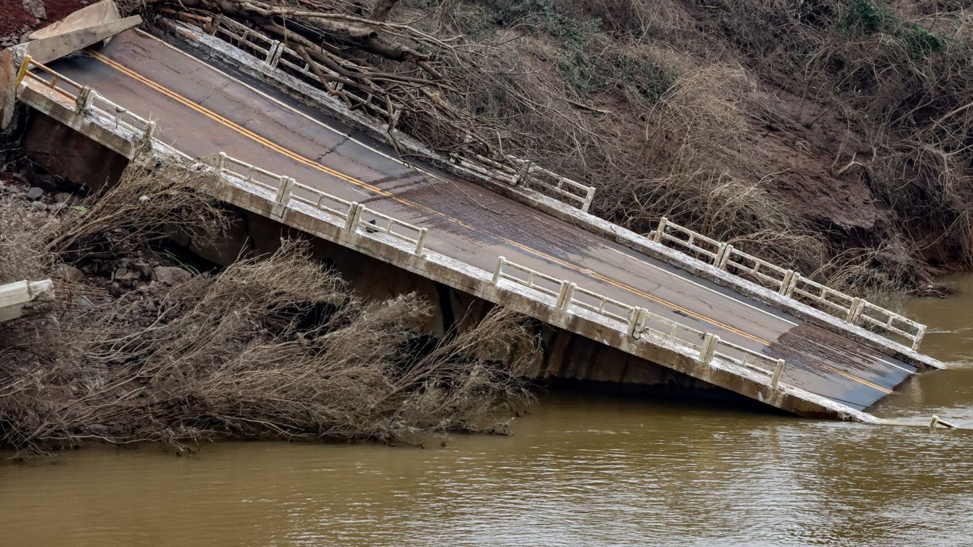 Cidades precisam de ajuda para enfrentar crise climática, diz ministro
