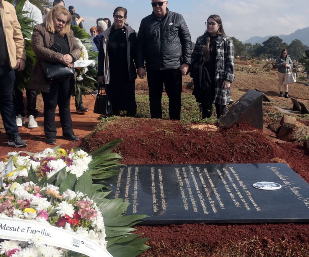 Restos mortais de Grenaldo Silva, morto pela ditadura, são sepultados
