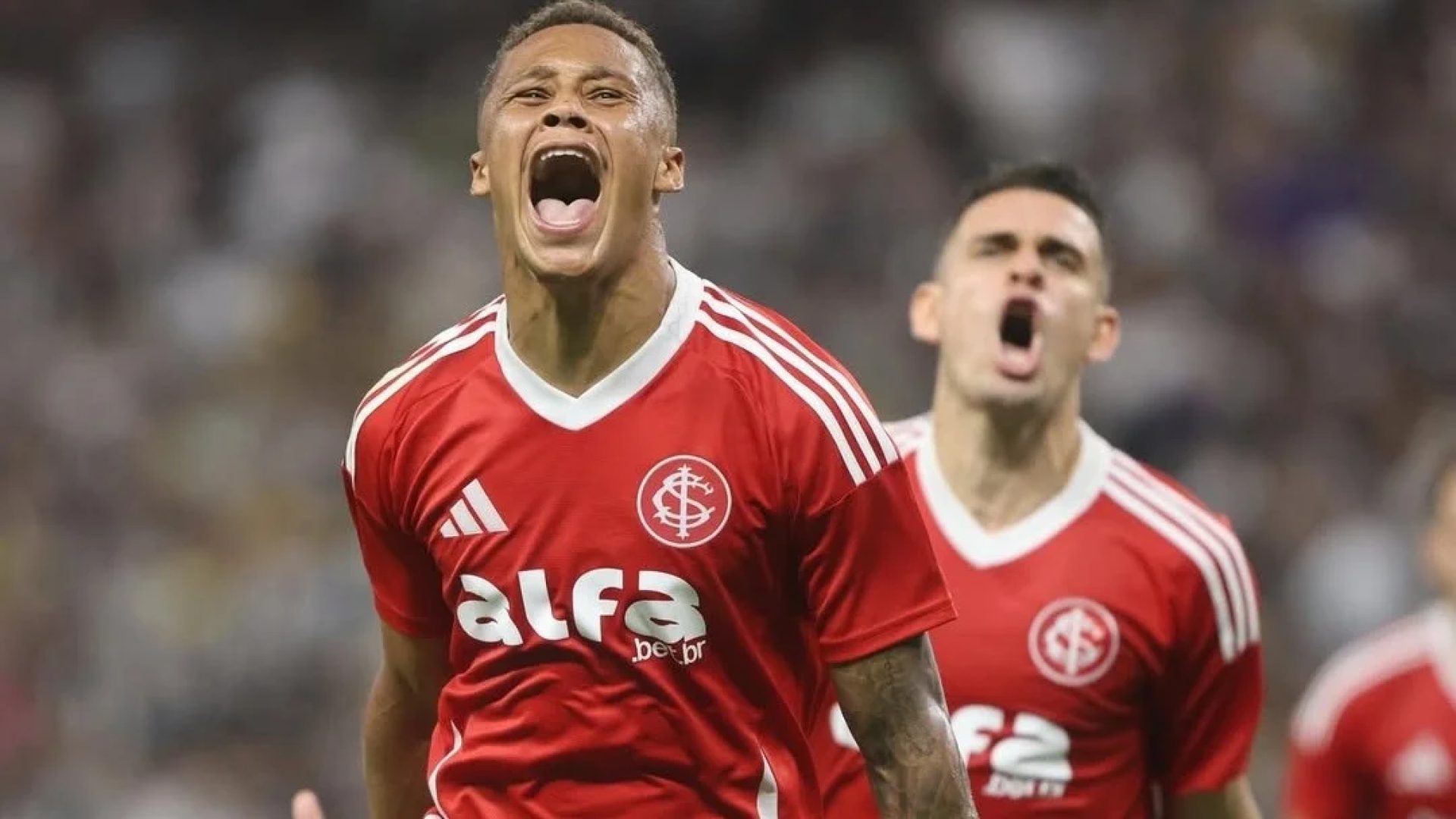 Internacional derrota Ceará e se afasta da zona de rebaixamento do Brasileirão