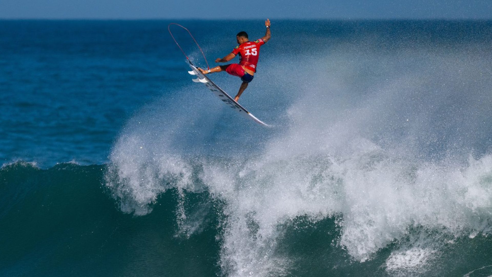 Com 4 surfistas, Brasil segue na briga pela etapa de Saquarema