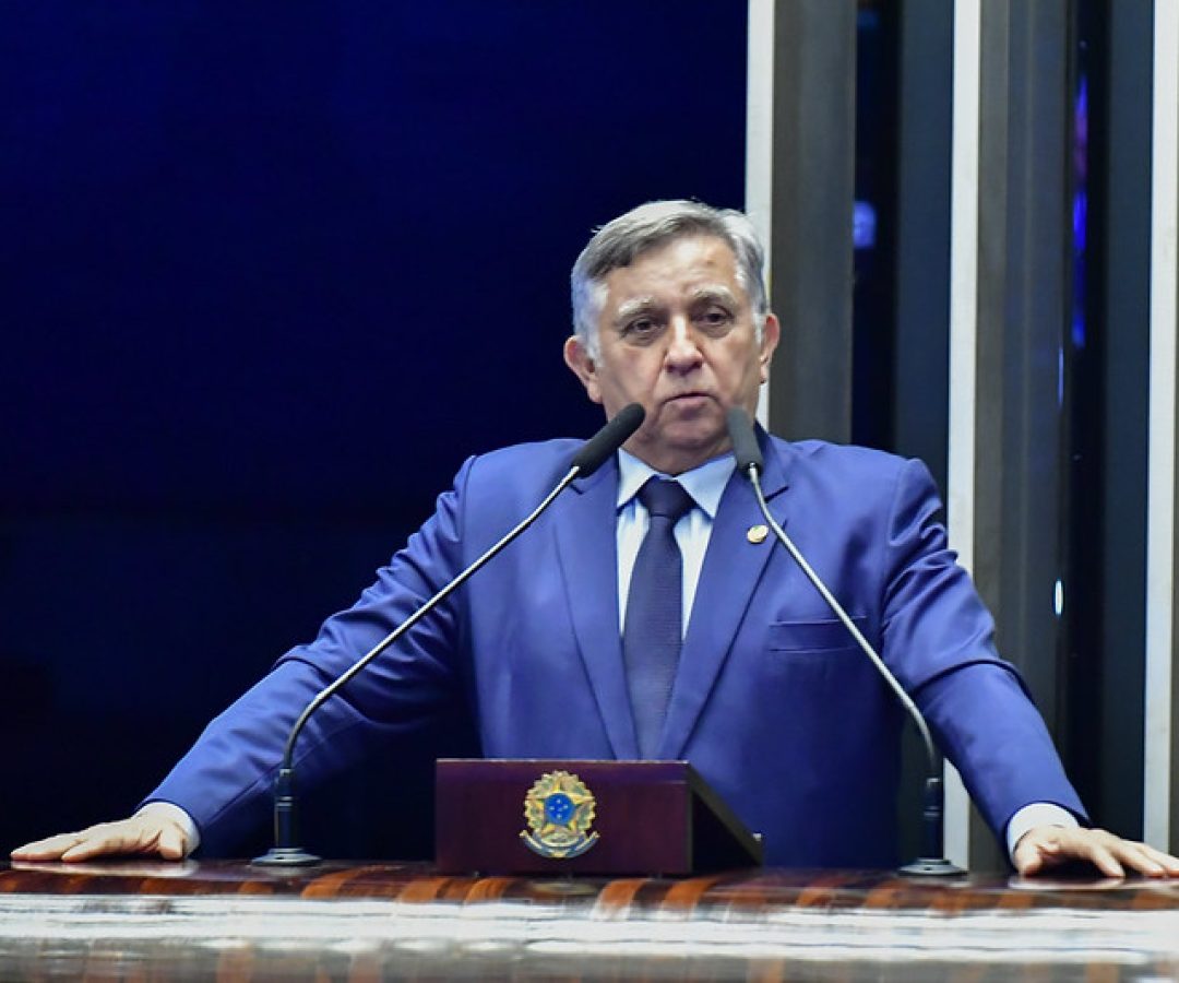 Senador Izalci Lucas critica rombo de R$ 12 bilhões no BRB e gestão do DF