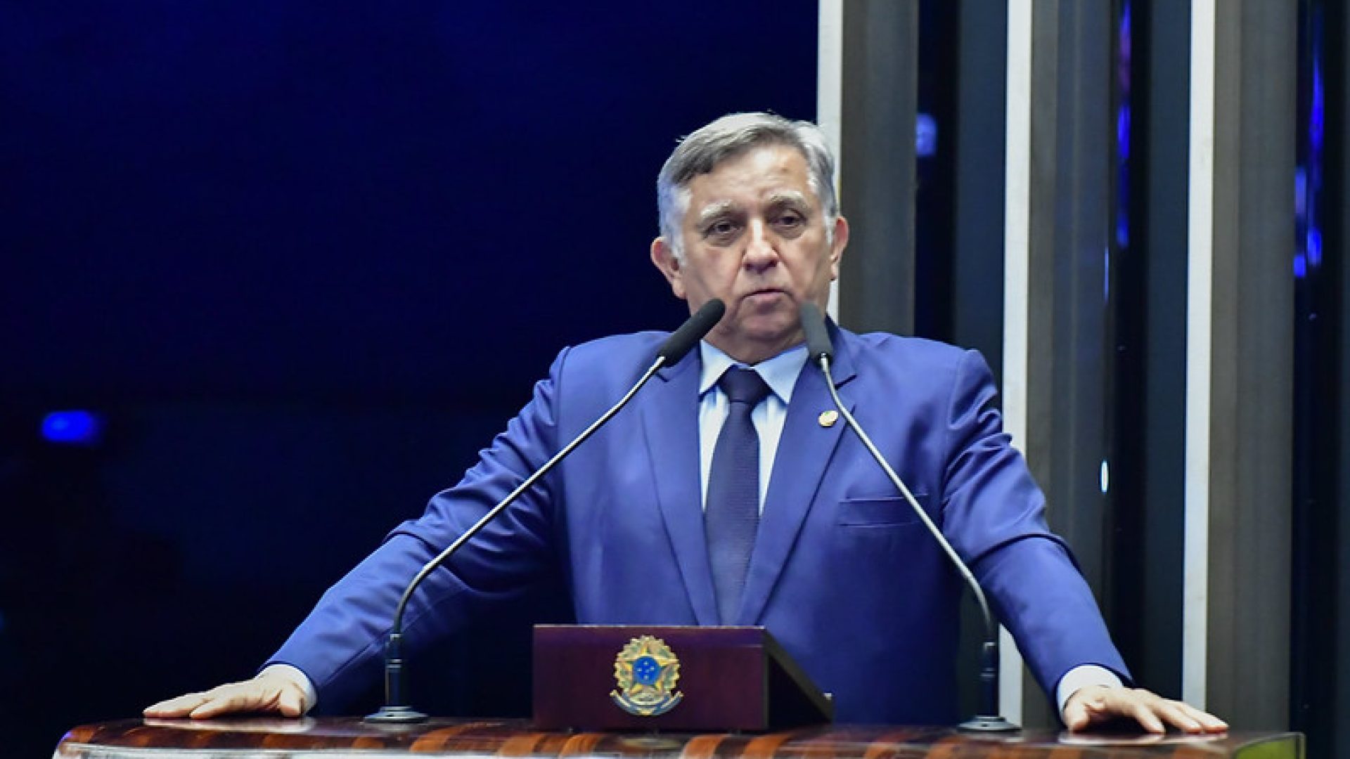 Senador Izalci Lucas critica rombo de R$ 12 bilhões no BRB e gestão do DF
