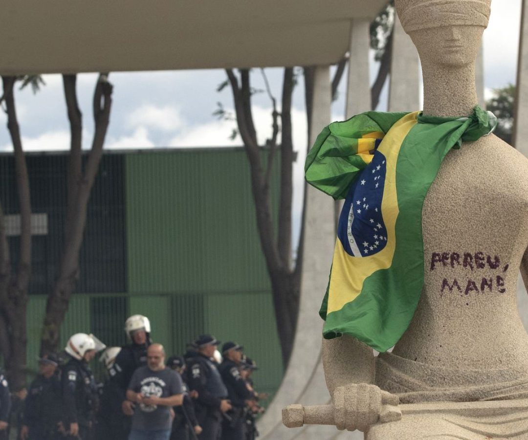 Moraes rejeita revisar pena de Débora do Batom, condenada pelo 8/1