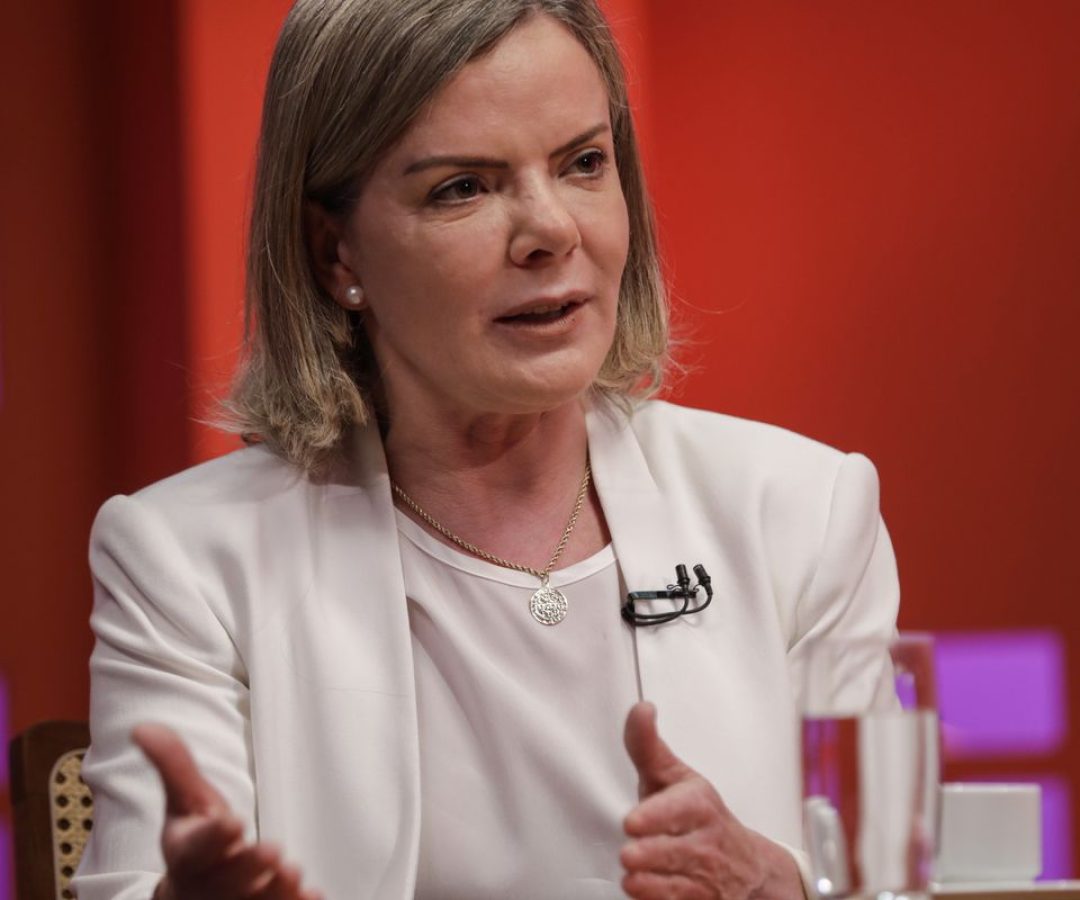 Gleisi diz que políticos de direita querem EUA intervindo no Brasil