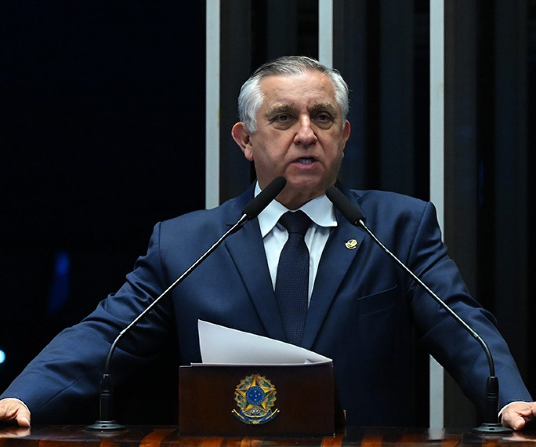 À tribuna, em discurso, senador Izalci Lucas (PL-DF).