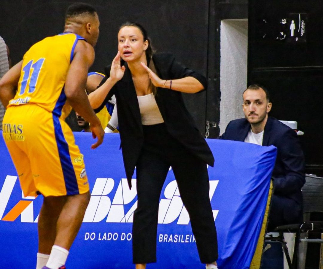 Primeira técnica mulher no NBB, Jelena Todorovic começa com pé direito