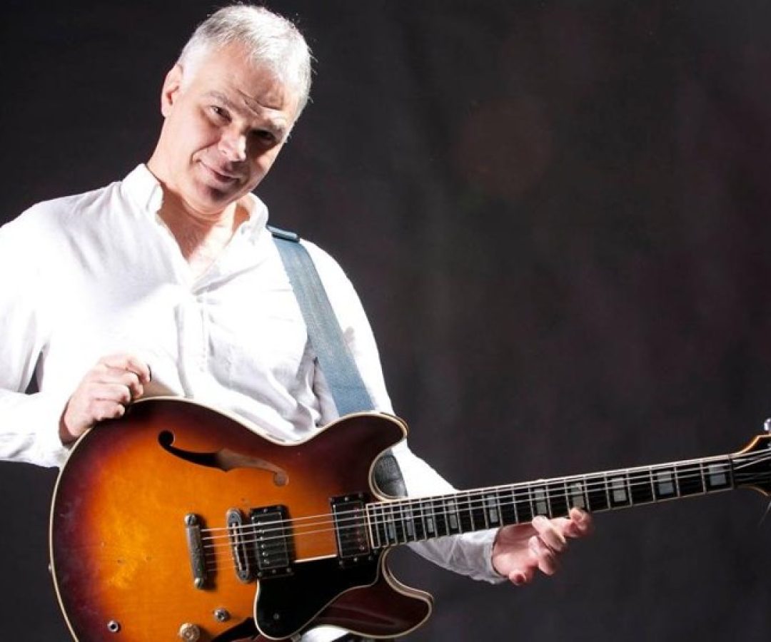 Música inédita de Renato Russo reacende disputa sobre herança e memória da Legião Urbana