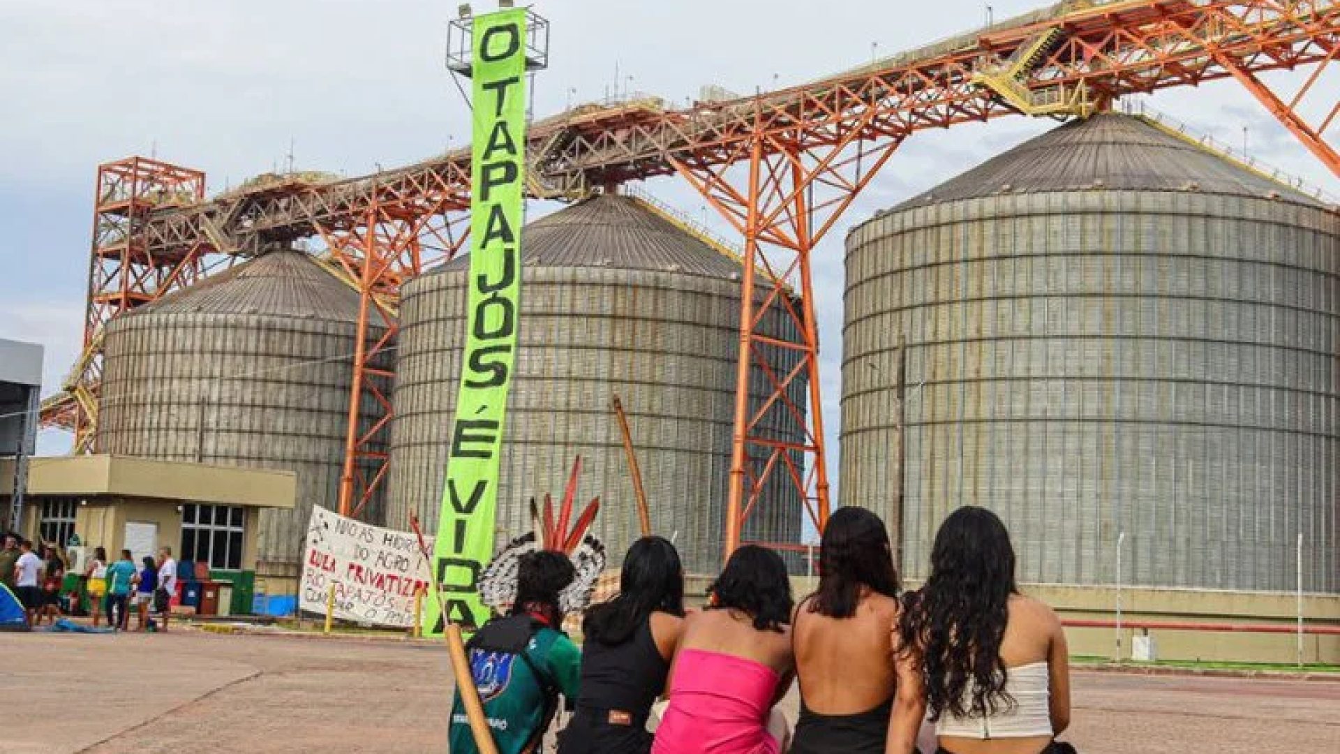 Indígenas invadiram e ocuparam o terminal portuário da Cargill em Santarém (PA)