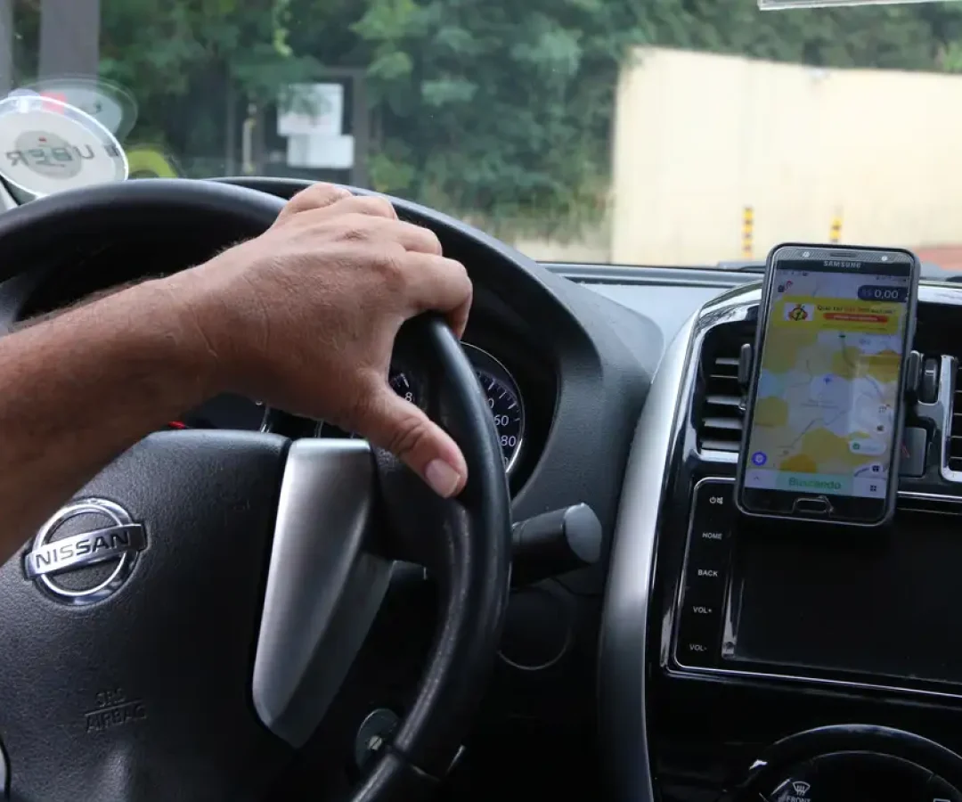 Motoristas de app do DF devem instalar QR Code obrigatório até 17 de dezembro