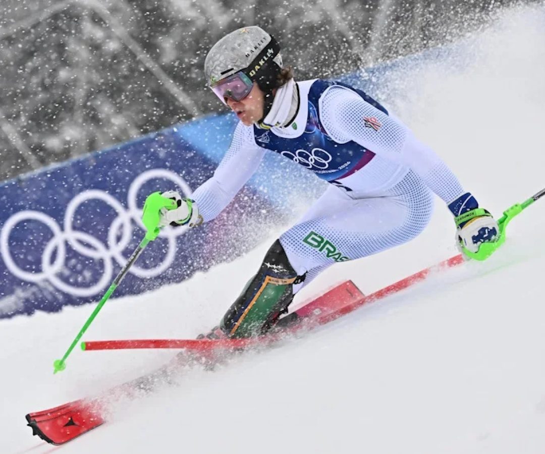 Lucas Braathen cai e perde chance de 2ª medalha nas Olimpíadas de Inverno