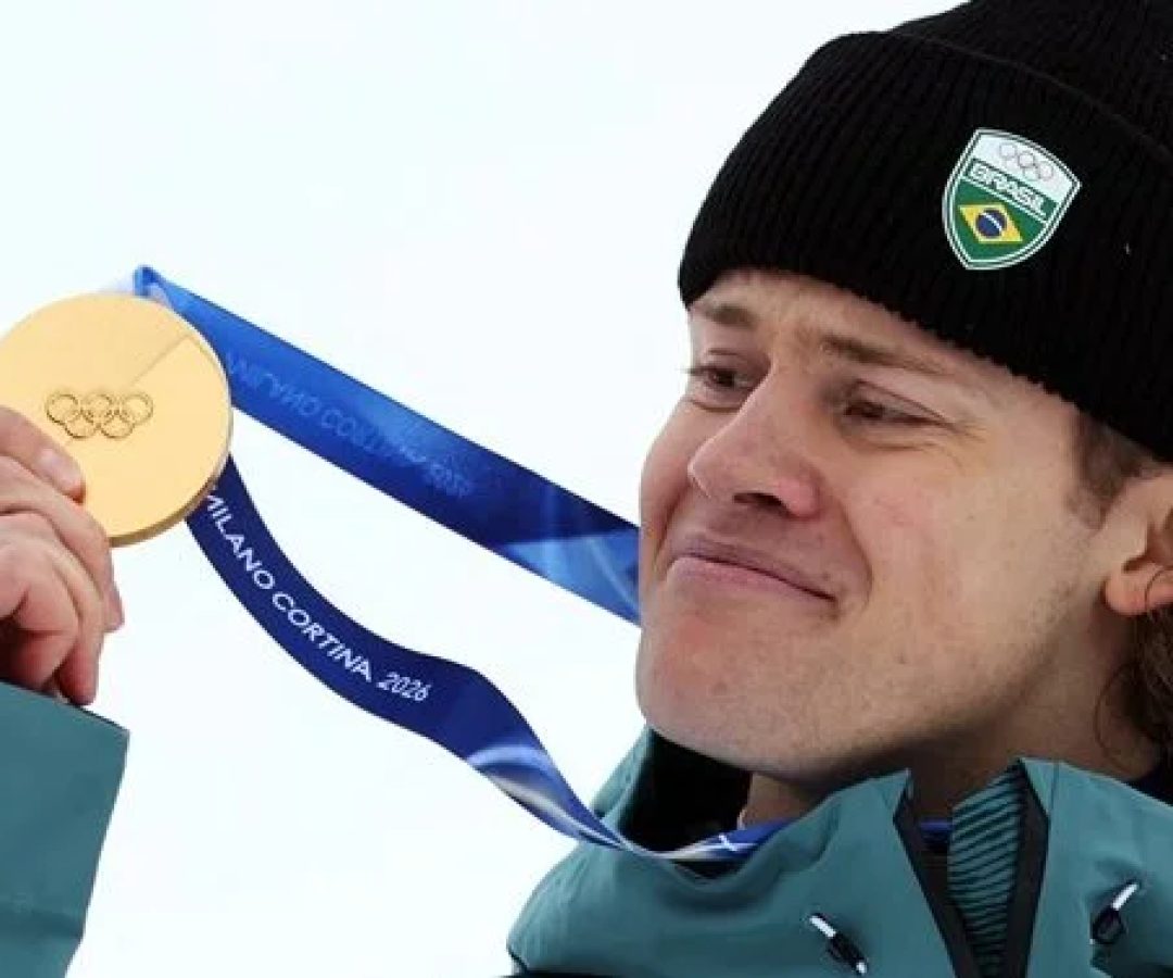 'Pavão do esqui, mas atleta dedicado', diz jornal da Noruega sobre Lucas Braathen