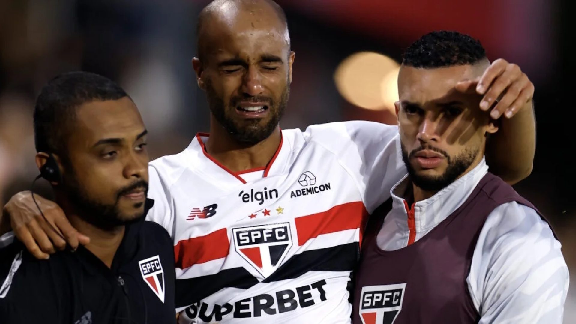 Lucas Moura sofre ruptura no tendão de Aquiles e volta só em 2027