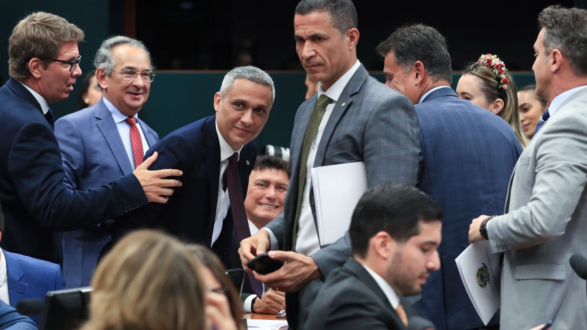 CCJ da Câmara suspende ação penal no STF contra deputado Gayer