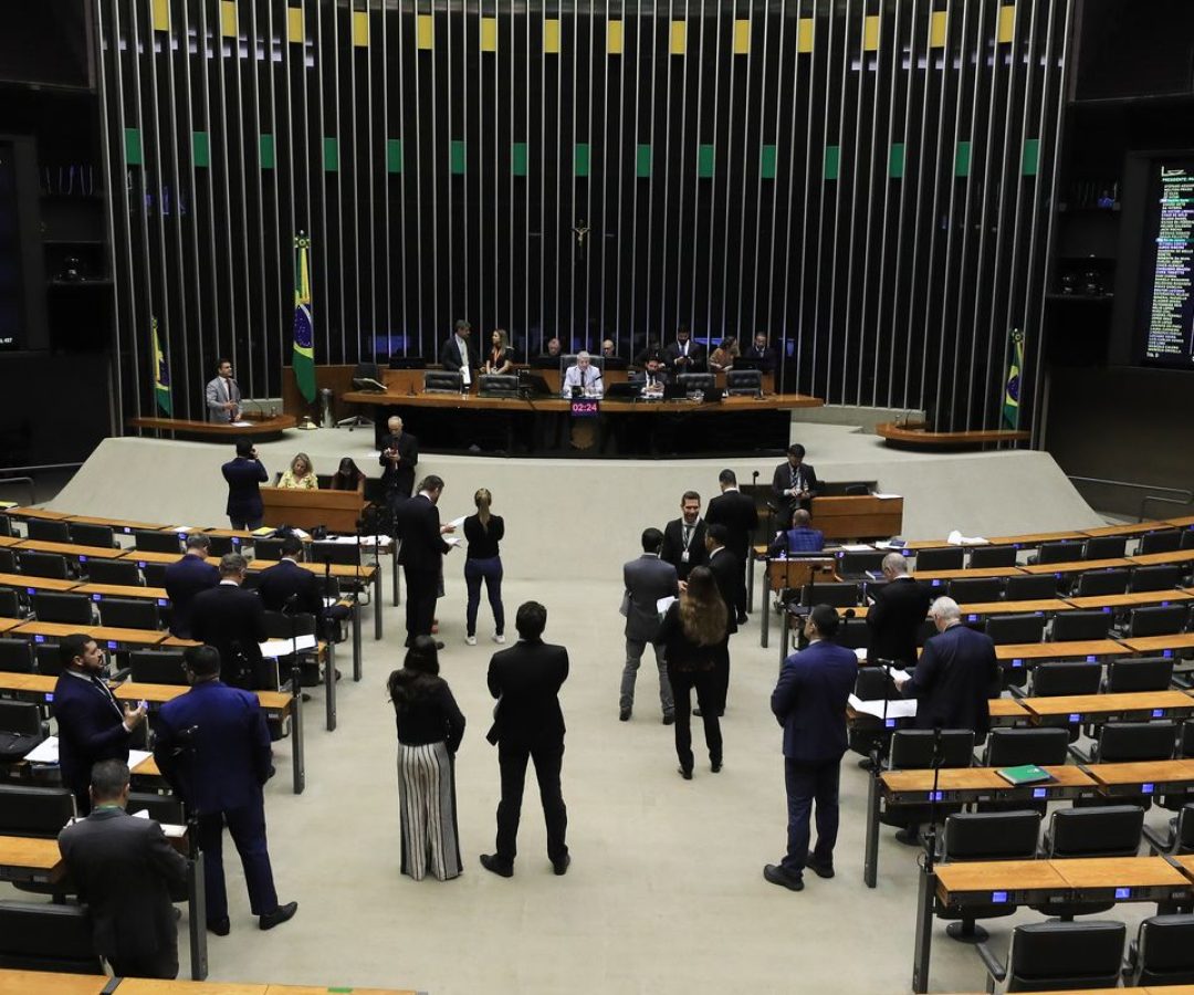 Minirreforma eleitoral limita e parcela multa a partidos políticos