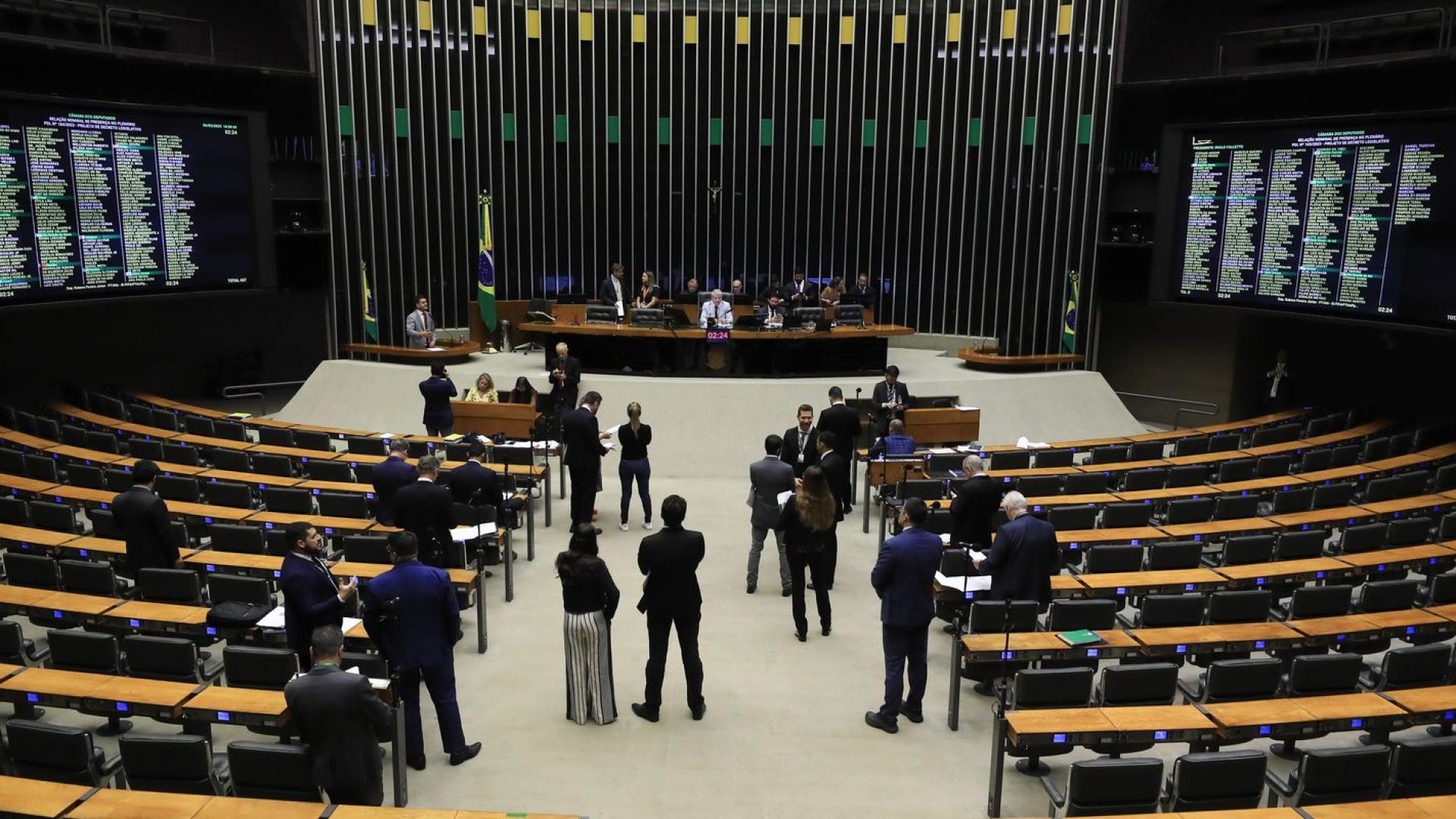 Minirreforma eleitoral limita e parcela multa a partidos políticos
